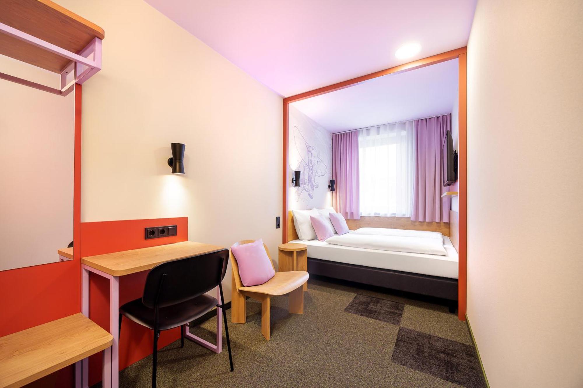 Mcdreams Hotel Wuppertal City Exterior photo